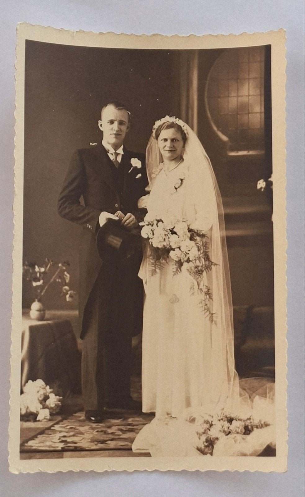 Fotokaart- portret- bruidspaar- bruid- bruidegom- bruidsjurk, Verzamelen, Ophalen of Verzenden, Voor 1940, Overige onderwerpen