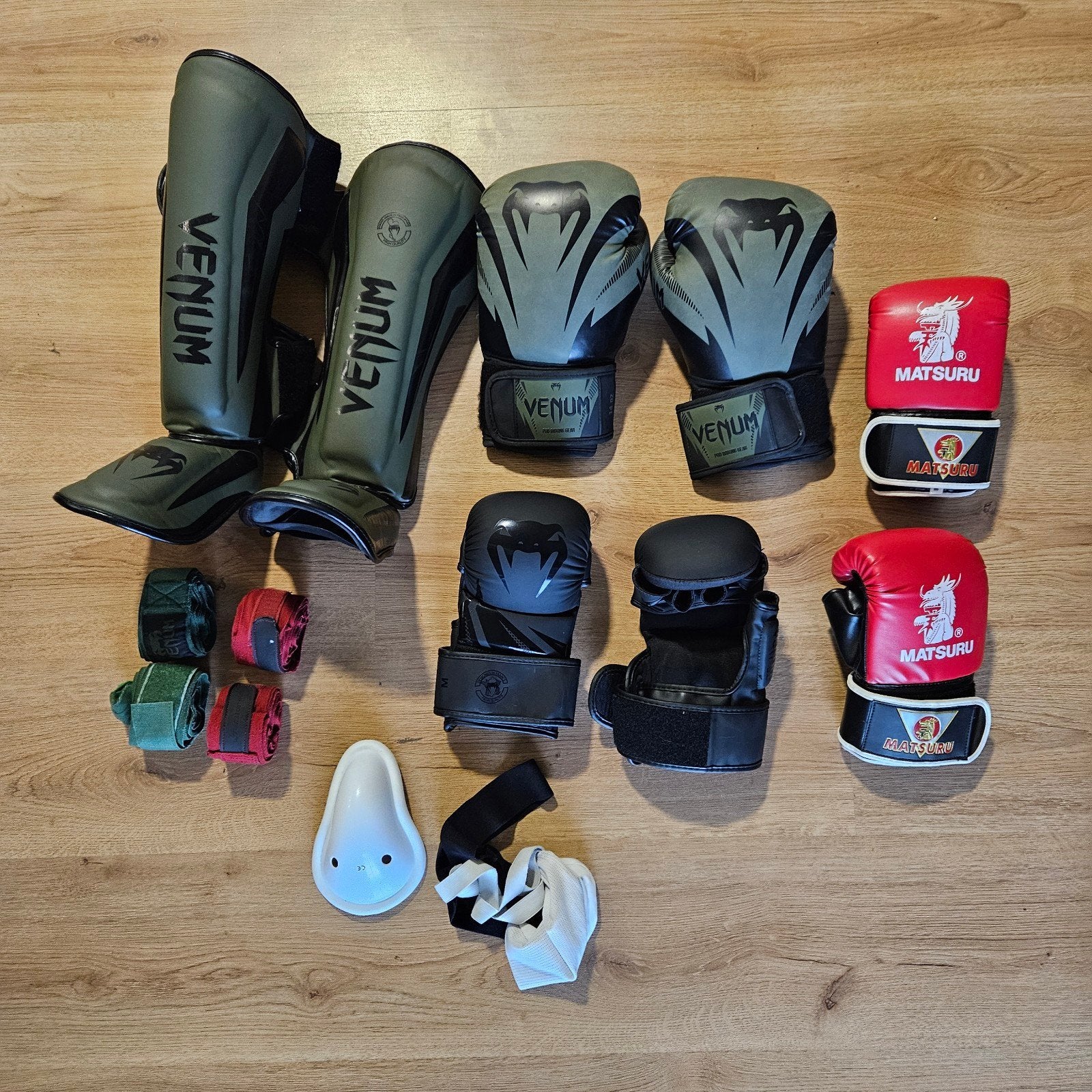Venum & Matsuru set Kick/Thai/Box/MMA, Ophalen, Gebruikt, Bokshandschoenen