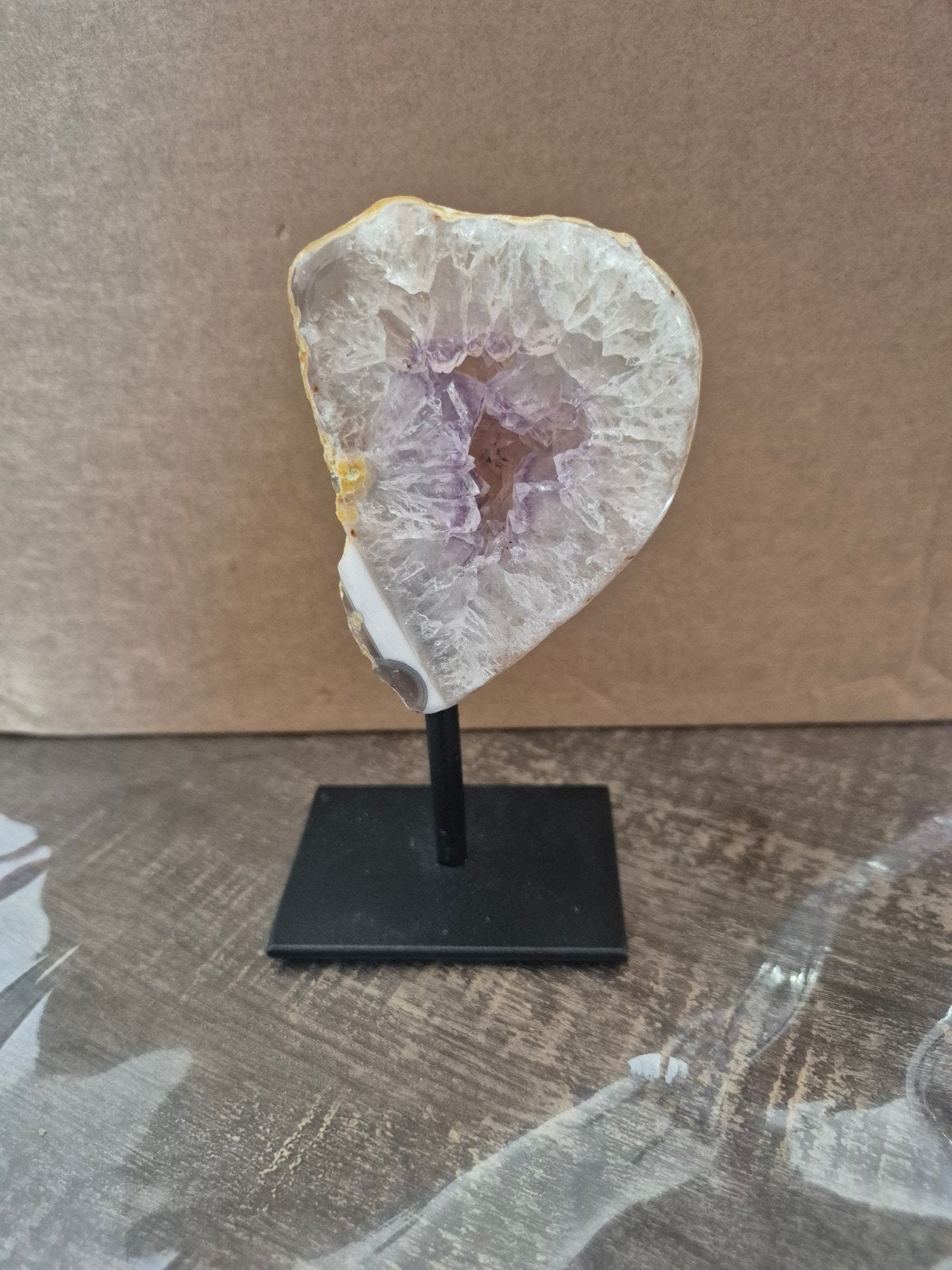 mooie geodes op standaart., Verzamelen, Ophalen of Verzenden, Mineraal