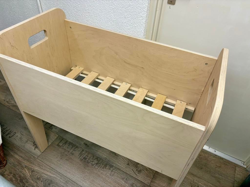 Co-sleeper/ledikant van blank underlayment hout, Ophalen, Zo goed als nieuw, Ledikant