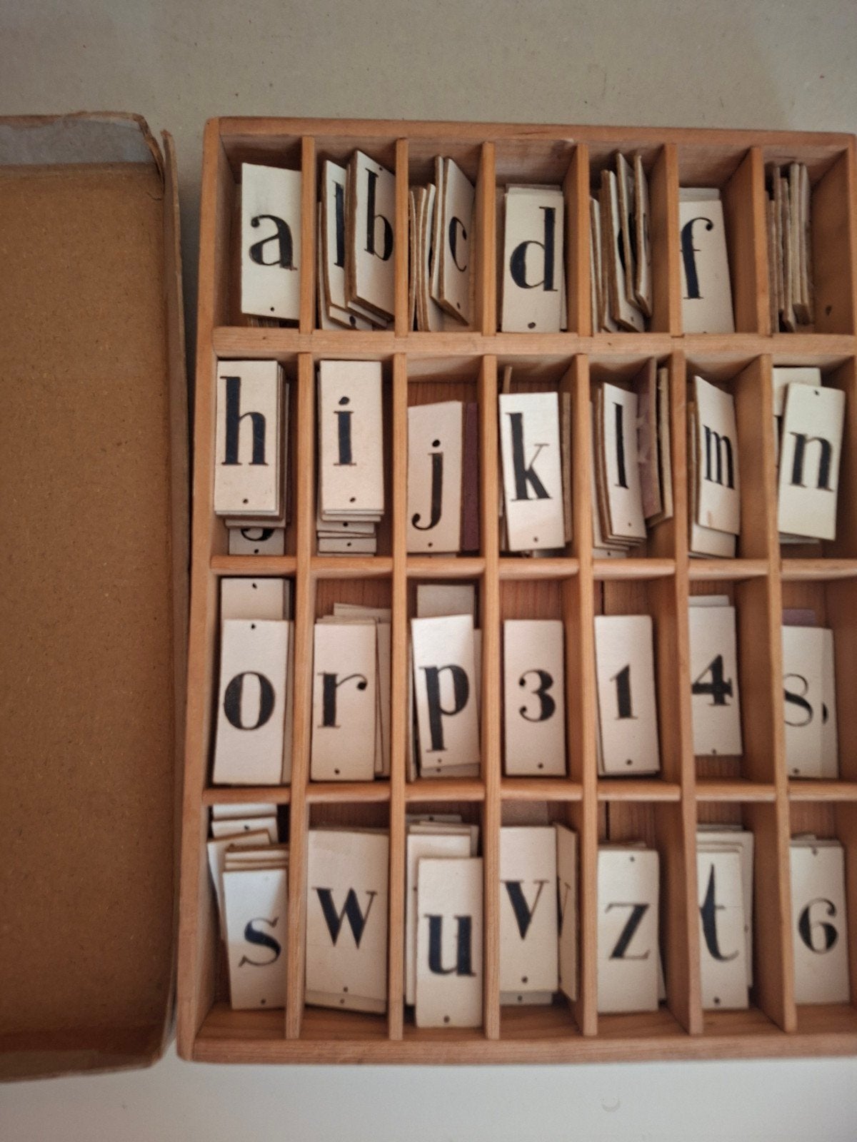 vintage houten letterdoos met letters en cijfers, Verzenden