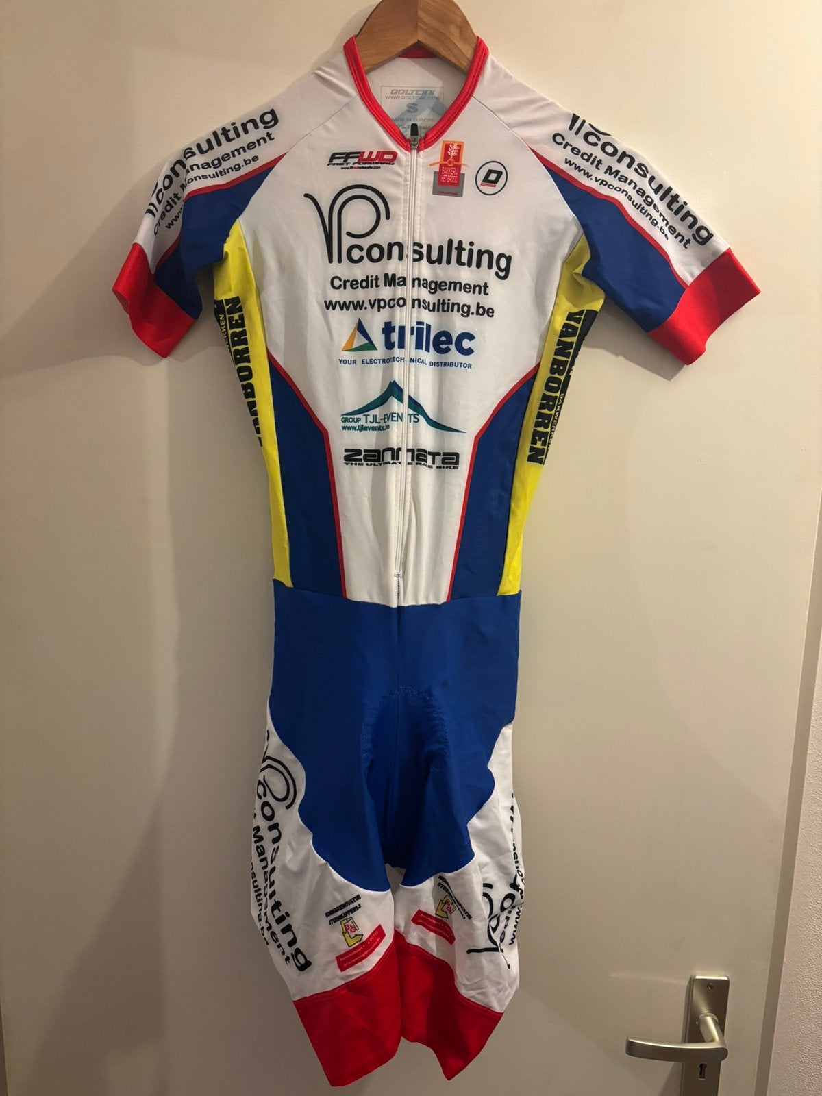 Topkwaliteit snelpak/wielerpak te koop, merk Doltcini maat S, Sport en Fitness, Ophalen of Verzenden, Zo goed als nieuw