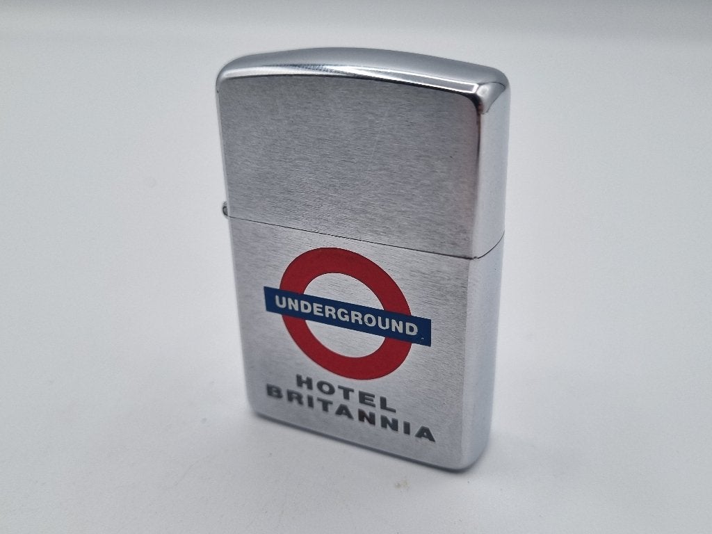 Zippo London Underground Hotel Britannia 1990 Aansteker, Verzenden, Zo goed als nieuw, Aansteker