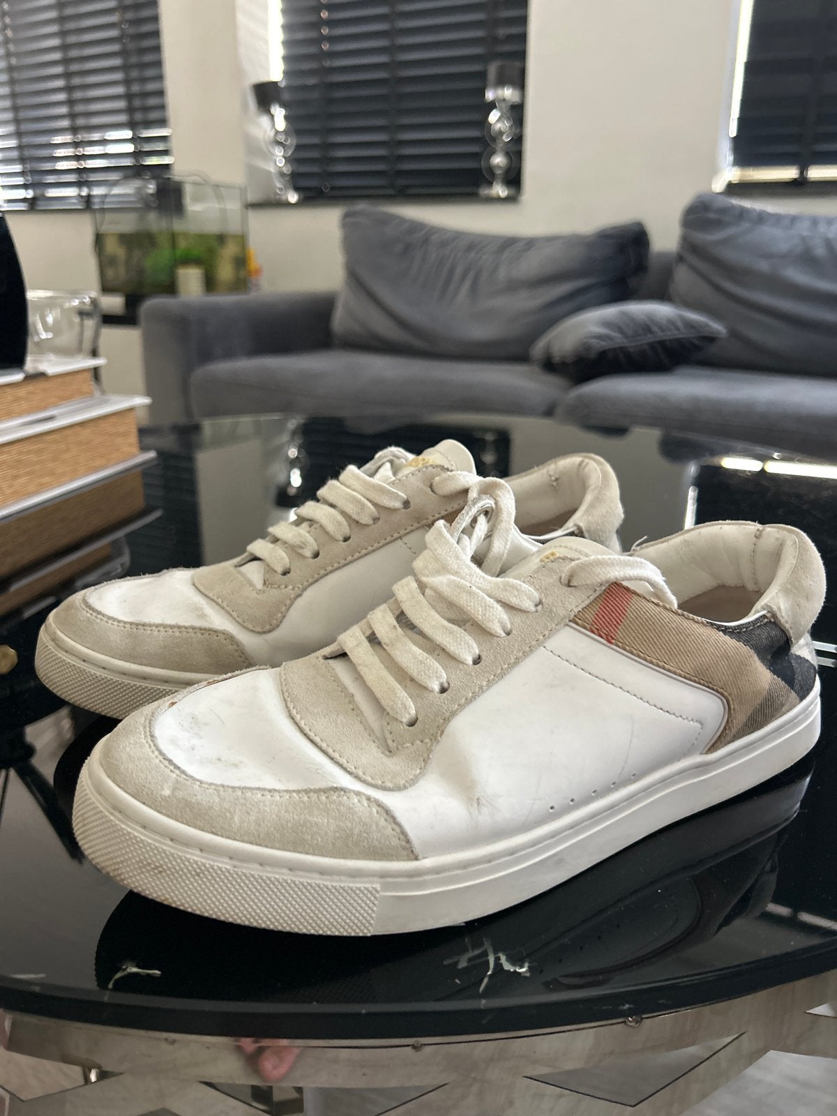 Burberry sneakers wit met ruitpatroon maat 40, Ophalen, Wit, Sneakers of Gympen, Gedragen