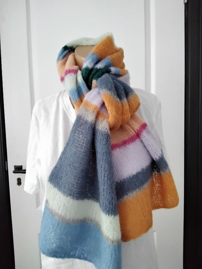 Nieuwe handgebreide zijde/alpaca sjaal, 2.10m, Kleding | Dames, Made by me, Ophalen of Verzenden, Nieuw, Sjaal