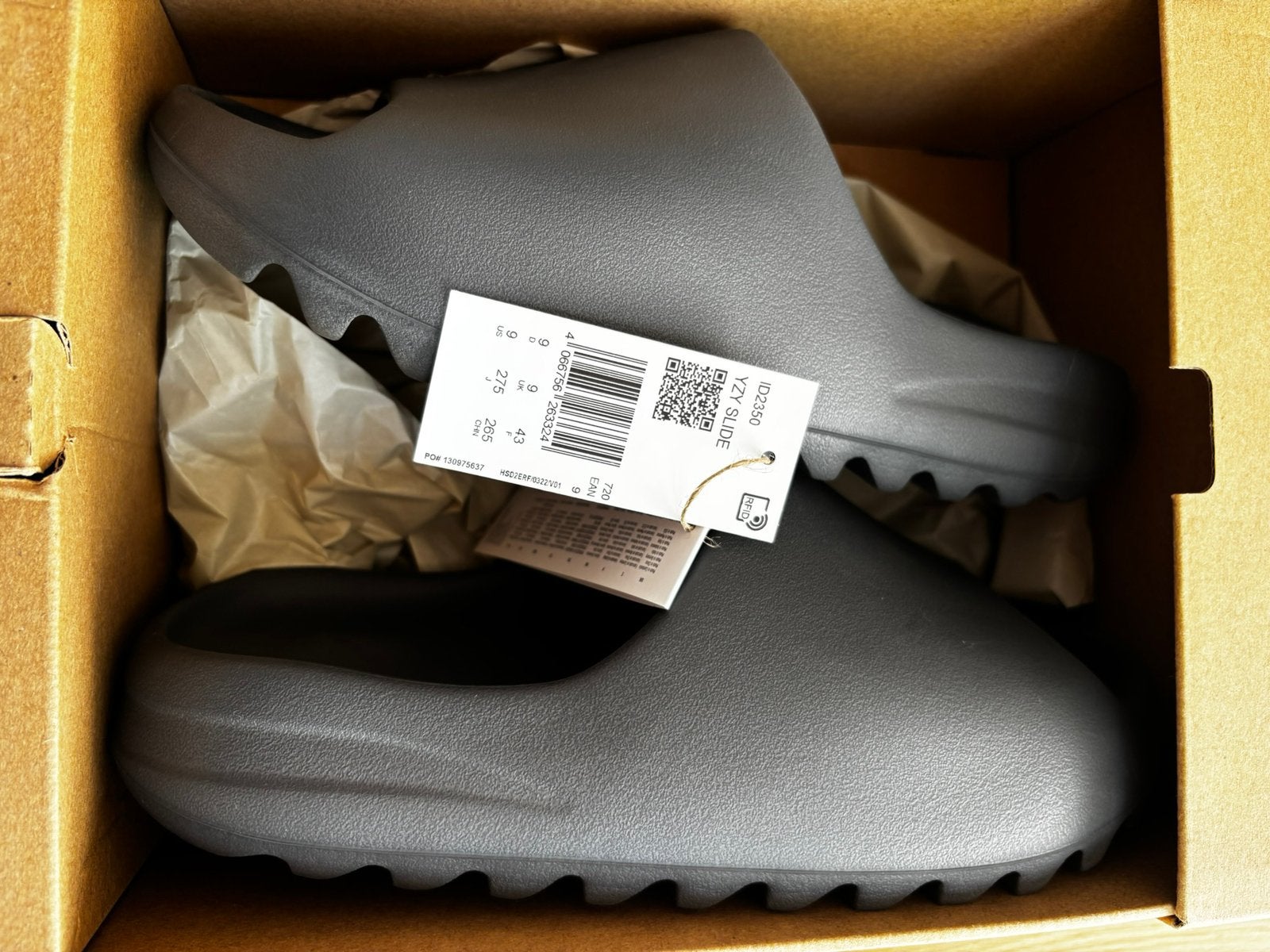 Adidas Yeezy Slide 'Onyx'/ donkergrijs maat 43 Nieuw in doos, Kleding | Heren, Slippers, Overige kleuren, Nieuw, Ophalen of Verzenden