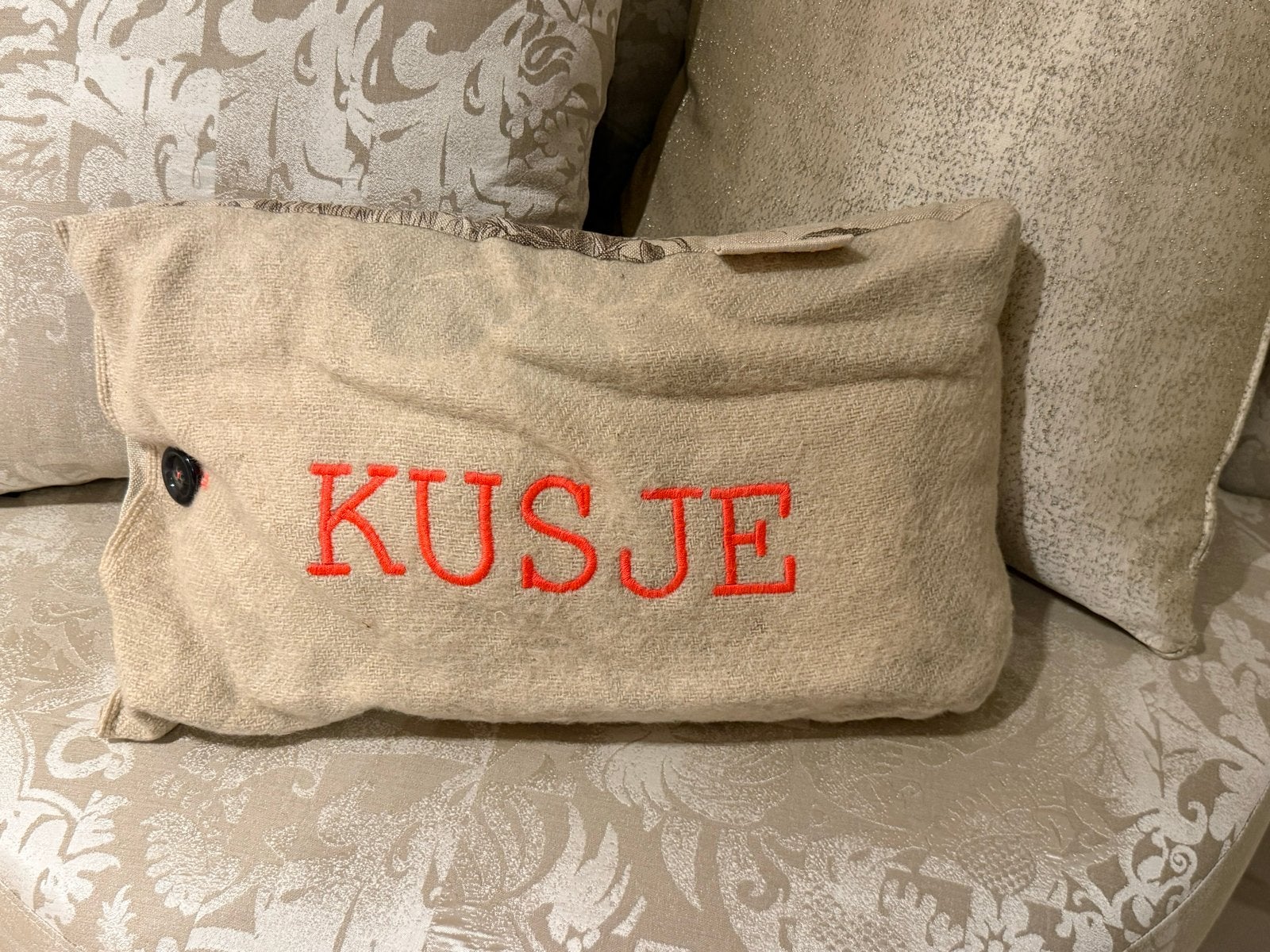 Decoratief kussen 'KUSJE' van Tsjilp - 25 x 50 cm, Overige merken, Gebruikt, Beige, Met print