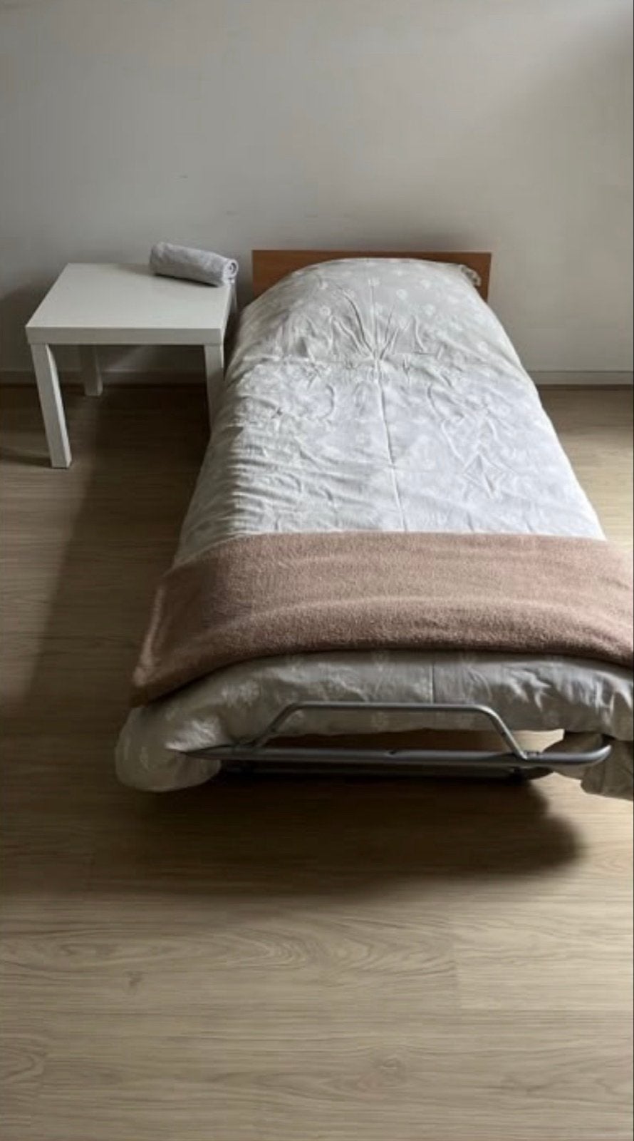 Logeerbed gratis op te halen, Gebruikt, Eenpersoons, Ophalen of Verzenden, 80 cm
