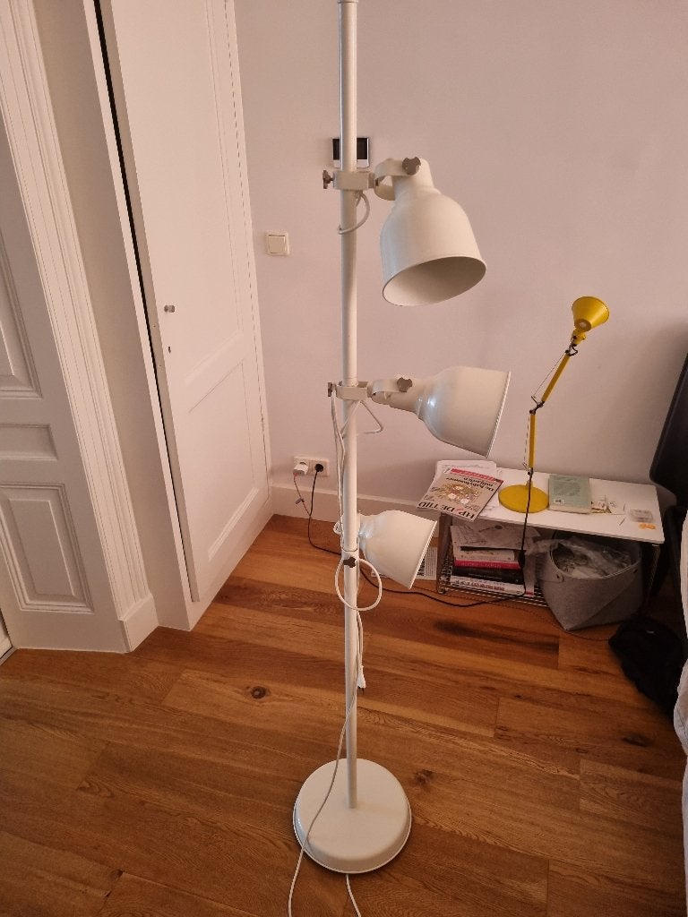 Witte stalamp met 3 spotjes van Ikea HEKTAR, Ophalen, E14 (klein), Zo goed als nieuw, Metaal