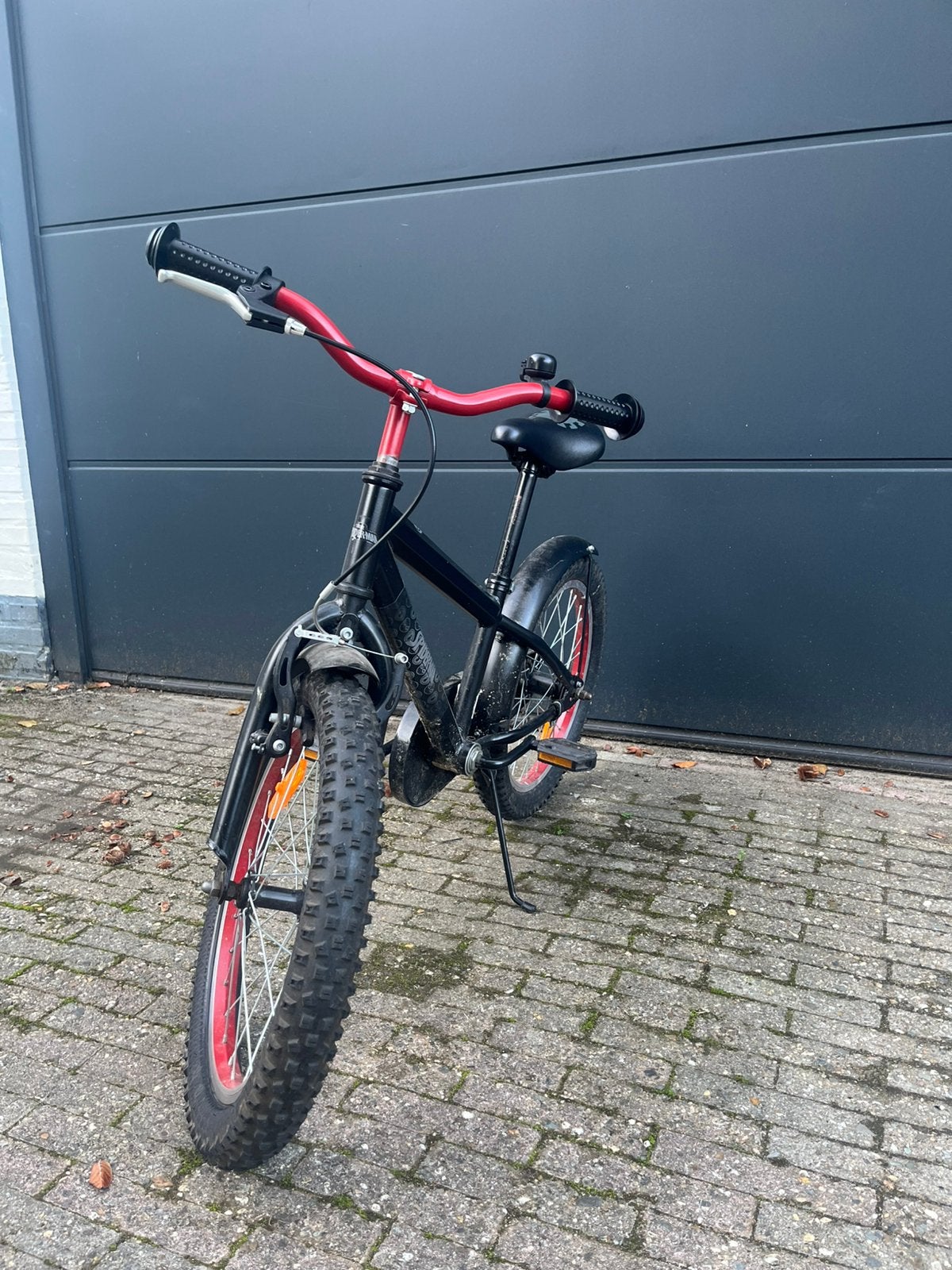 Kinderfiets jongensfiets stoer zwart Spiderman, Fietsen en Brommers, Ophalen, Zo goed als nieuw, Minder dan 16 inch