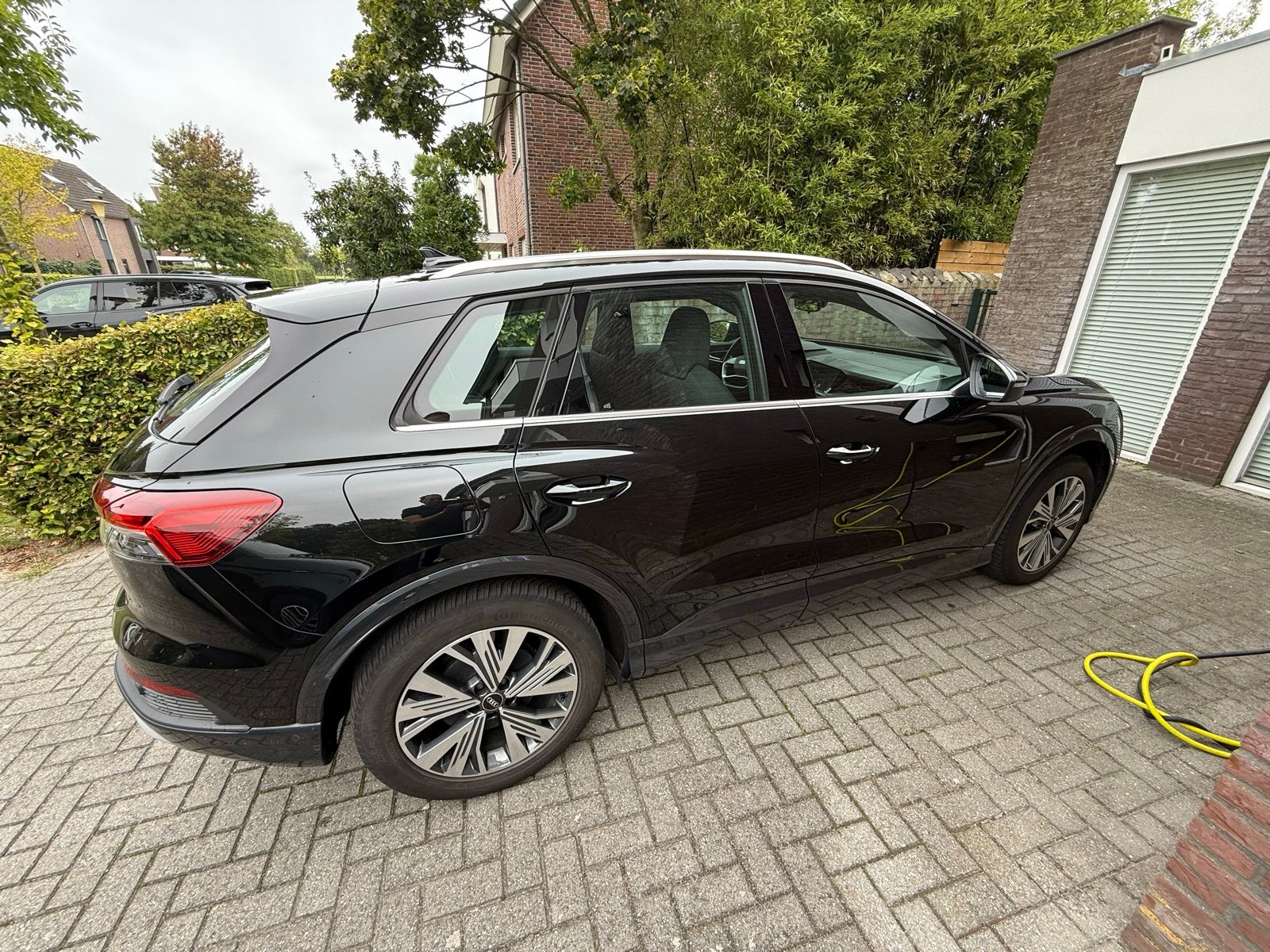 Audi Q4 e-tron 40 E-tron 77kWh 204pk 2023 Zwart trekhaak, Automaat, 495 min, 95 pk, Metallic lak