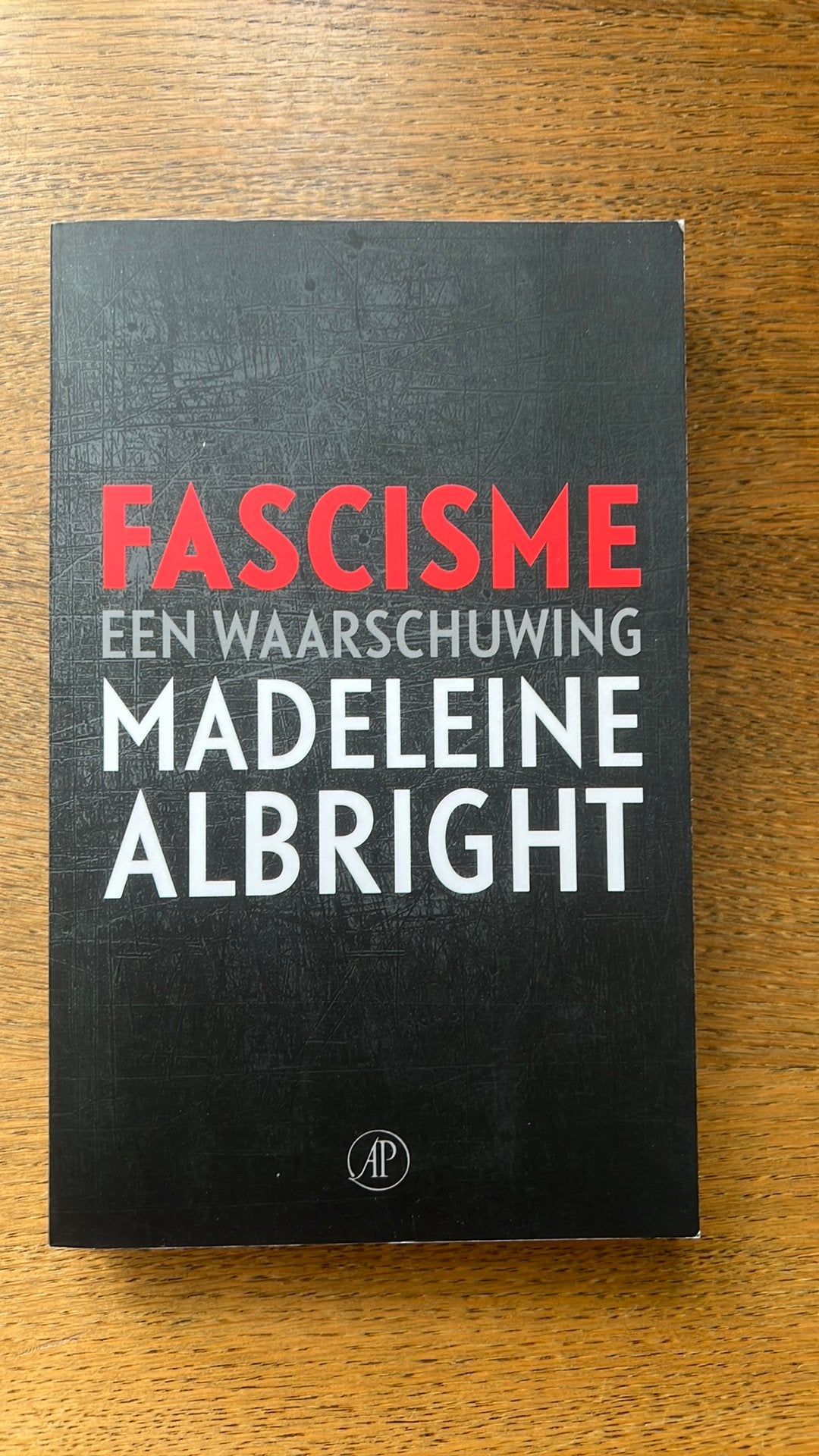 Madeleine Albright - Fascisme, Ophalen of Verzenden, Zo goed als nieuw, Madeleine Albright