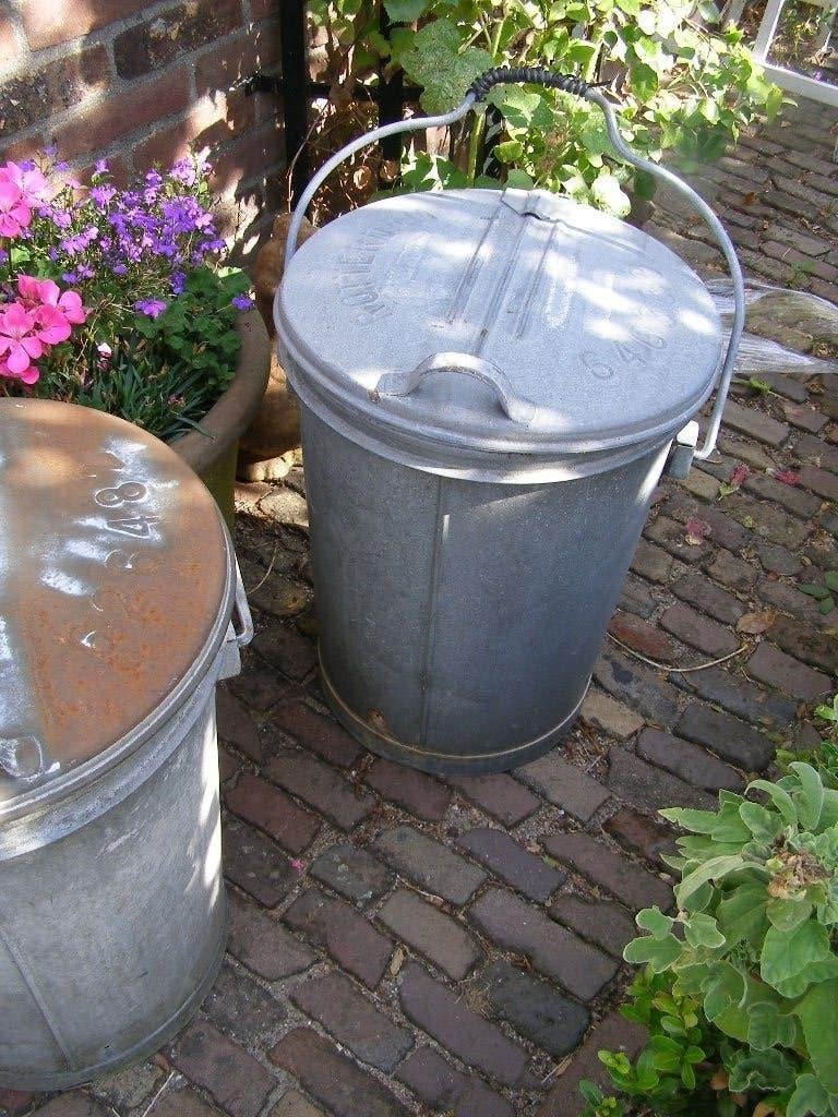 2x vuilnisbak gegalvaniseerd  Rotterdam en Haarlemmermeer, Ophalen