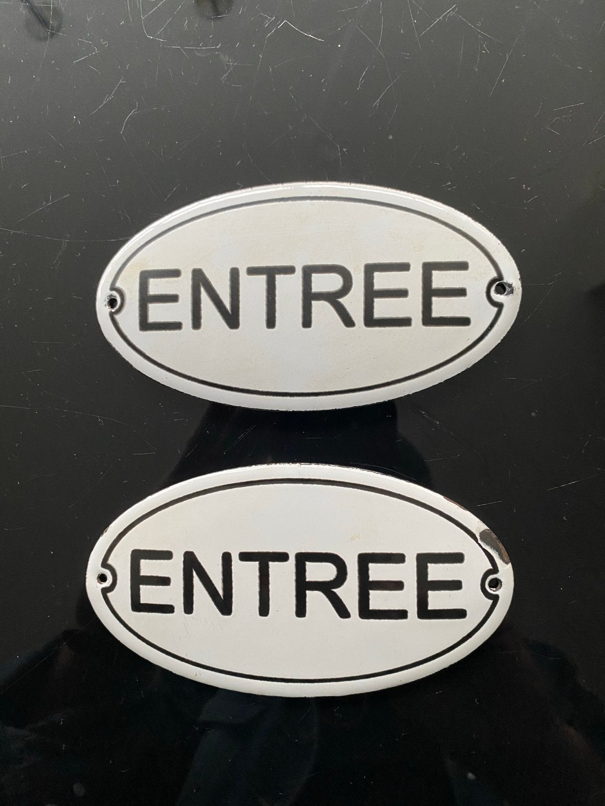2 Emaille bordjes ENTREE wit met zwarte letters, Antiek en Kunst, Antiek | Emaille, Ophalen of Verzenden