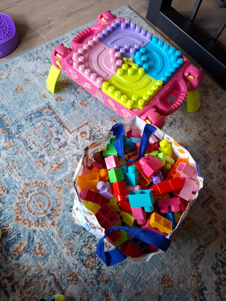 Megabloks bouwtafel met grote zak bouwblokken, Ophalen, Gebruikt, Megabloks