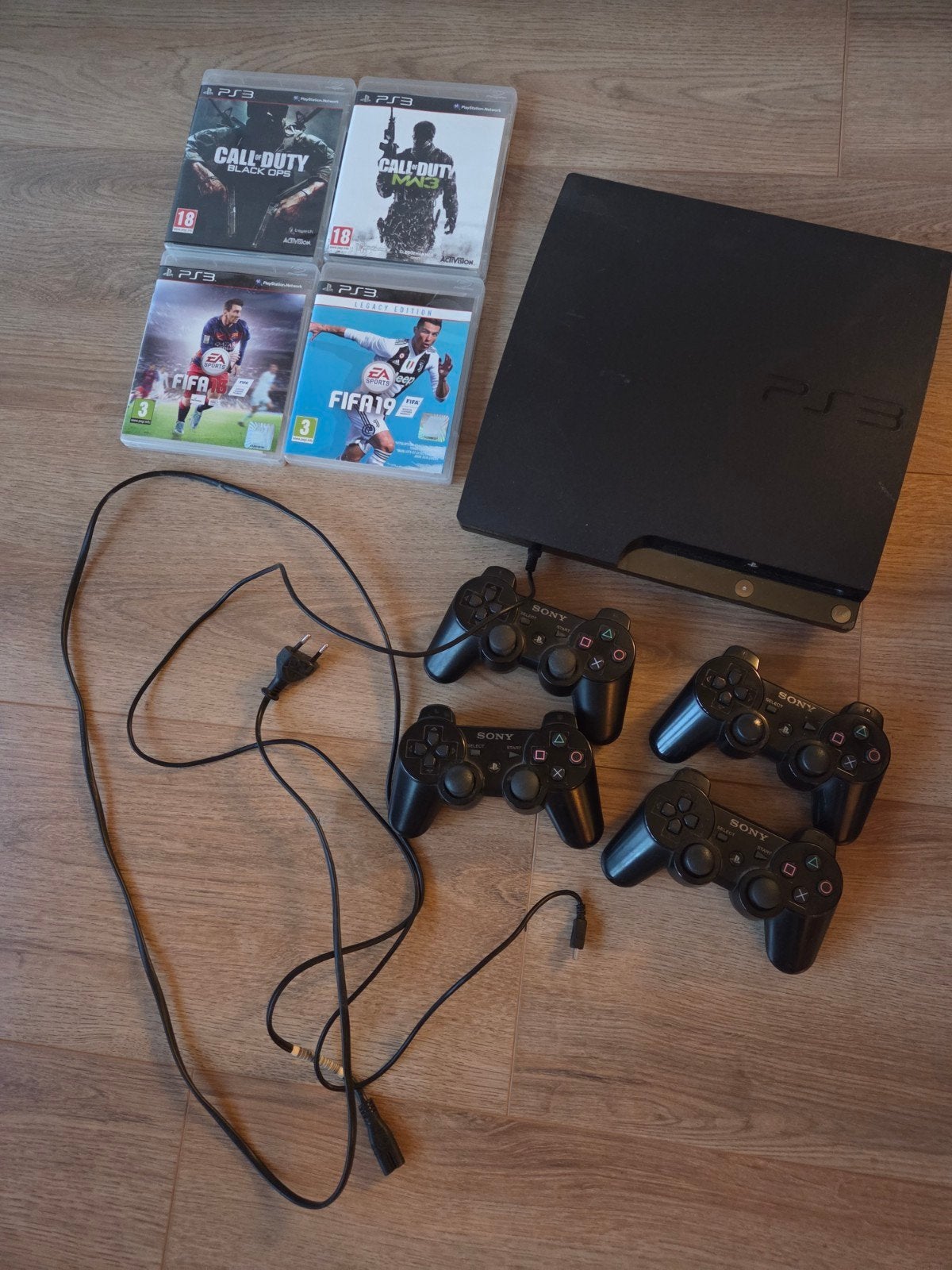 Sony PlayStation 3 / PS3 met 4 controllers en 4 games, Spelcomputers en Games, Gebruikt, Vanaf 18 jaar, Shooter, Ophalen of Verzenden