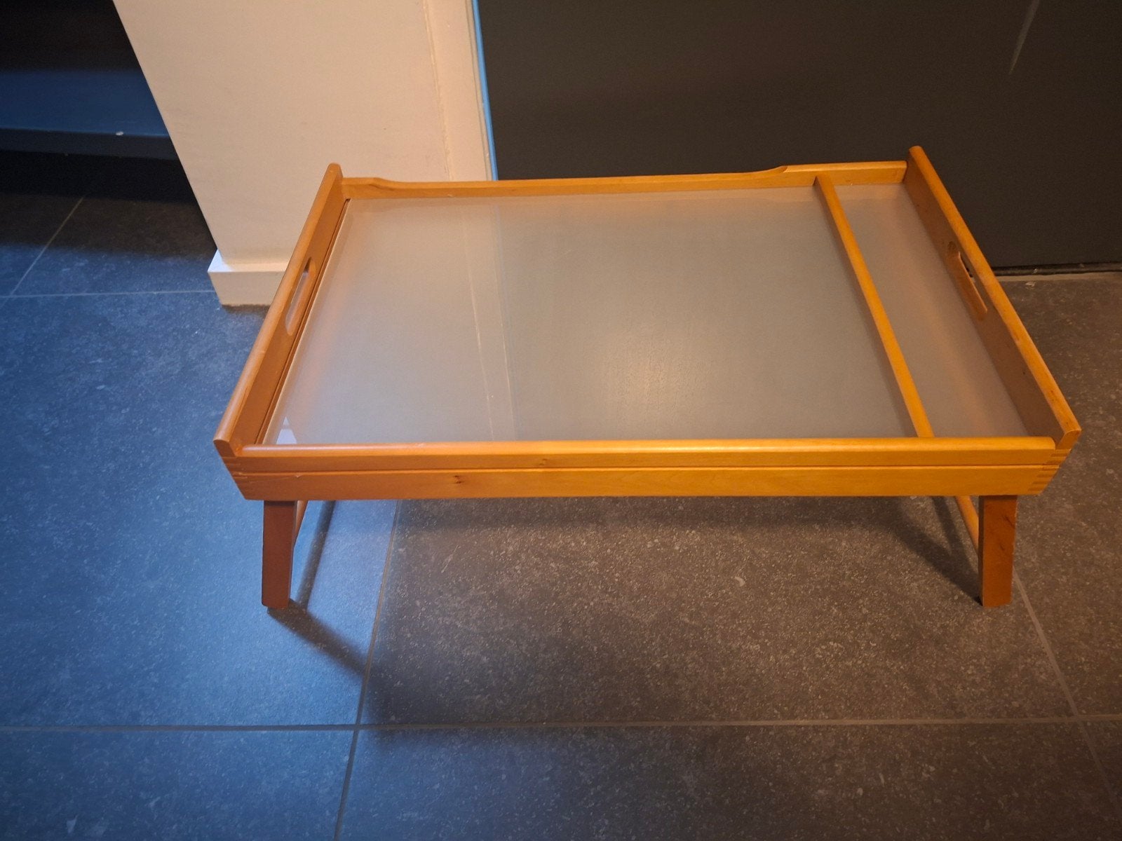 Houten dienblad met inklapbare poten, Huis en Inrichting, Inklapbaar, Ophalen of Verzenden, Zo goed als nieuw, Rechthoekig