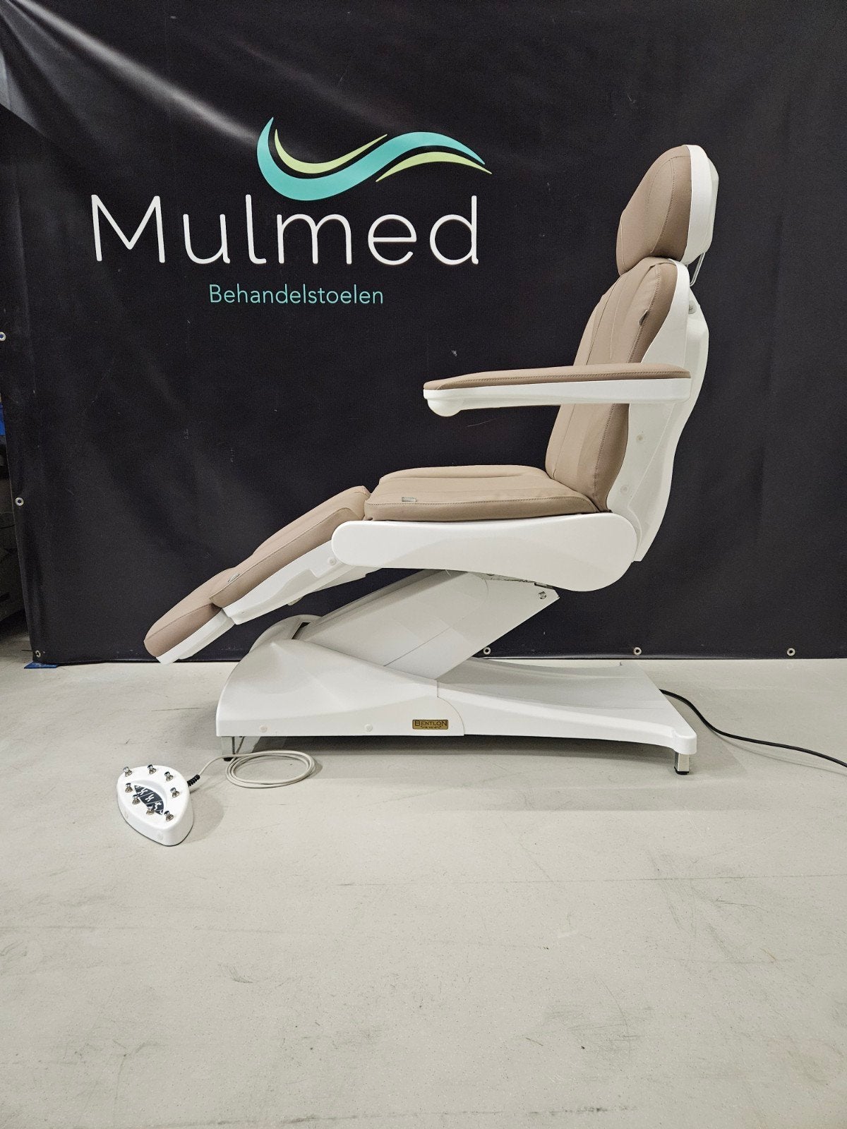 Elektrische behandelstoel of pedicurestoel Bentlon Gold ZGAN, Ophalen of Verzenden, Zo goed als nieuw, Massagestoel of Kussen