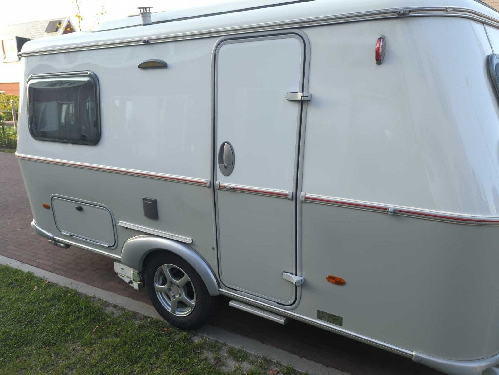 Eriba Touring 418 Triton, Caravans en Kamperen, Caravans, Particulier, tot en met 4, 750 - 1000 kg, Standaardzit, Eriba, Dwarsbed