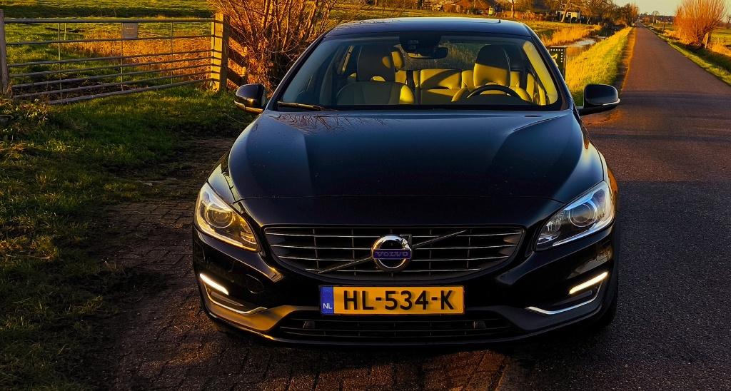 Volvo V60 D6 Twin Engine 288pk Geartronic AWD Plug In Hybrid, Automaat, Parkeercamera, 1800 kg, Zwart