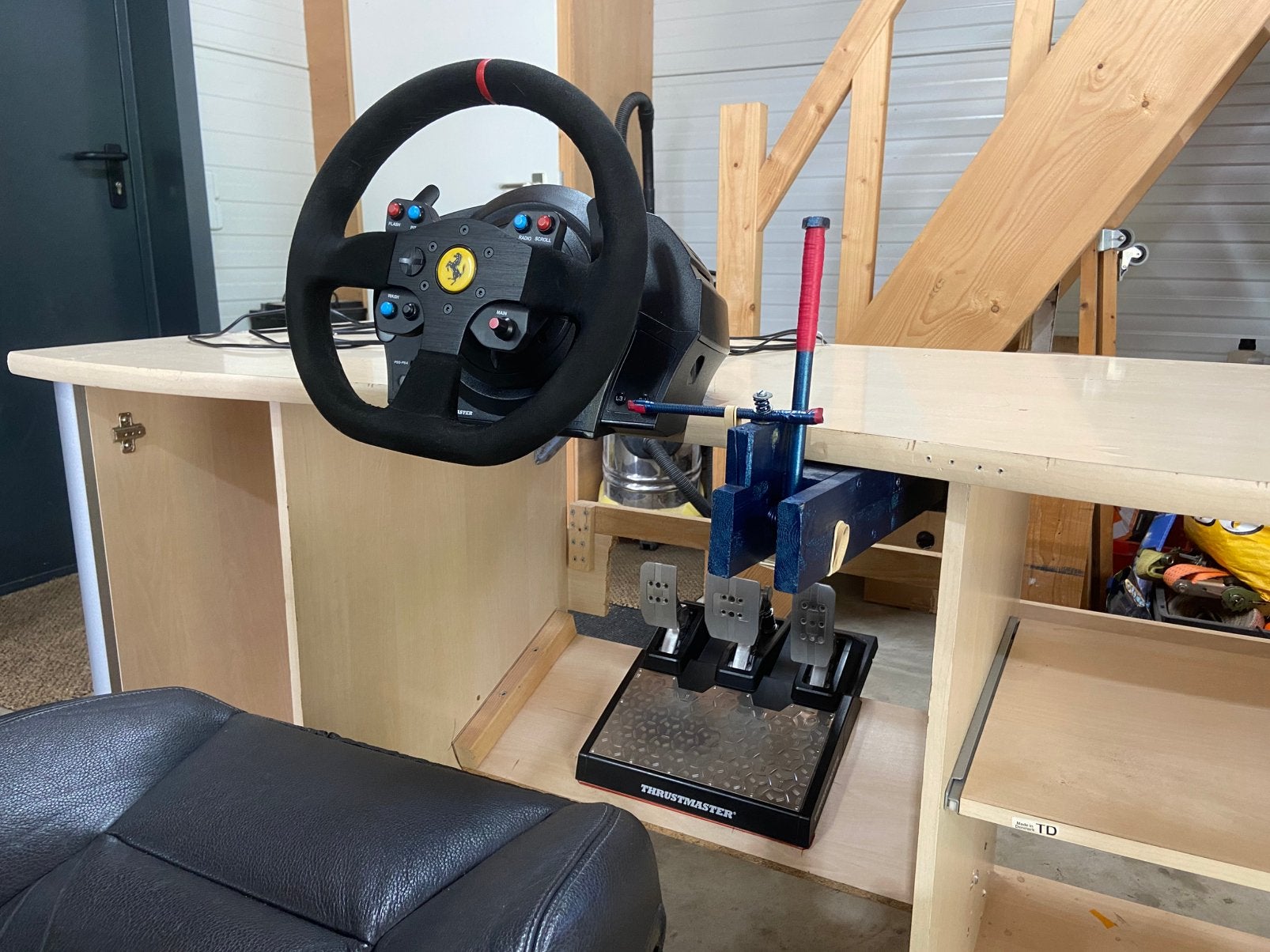 Sim racing set T300 Ferrari Alcantara + TLCM + handbrake, Ophalen, Zo goed als nieuw