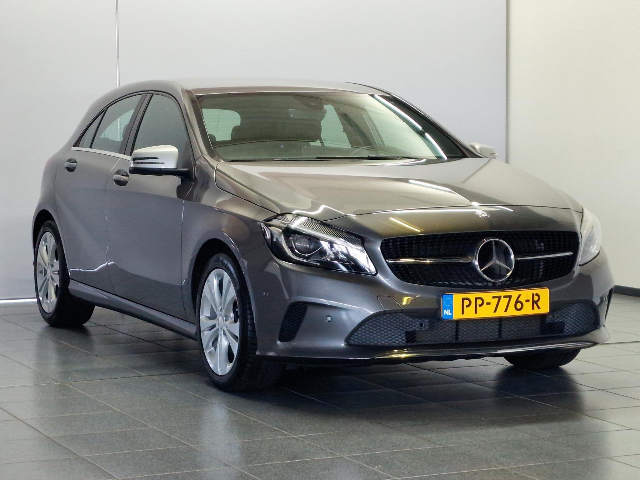 Mercedes-Benz A-klasse 200 Ambition Automaat / Applecarpl /, Auto's, Gebruikt, Leder en Stof, 1595 cc, Bedrijf
