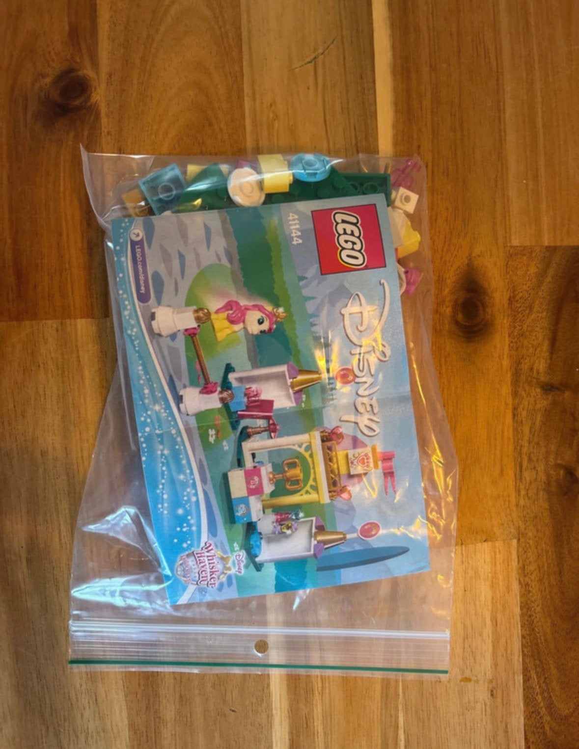 41144 lego compleet me boekje disney whisker haven, Ophalen of Verzenden, Zo goed als nieuw