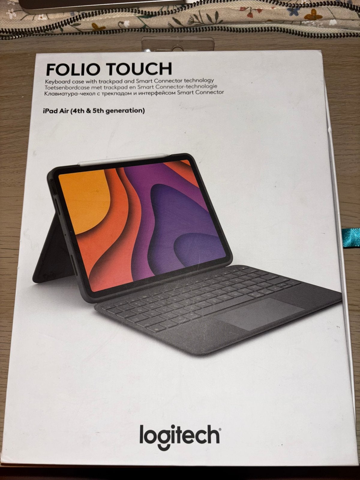 Folio touch keyboard case with trackpad iPad air 4th/5th gen, Opvouwbaar, Logitech G, Ophalen of Verzenden, Zo goed als nieuw
