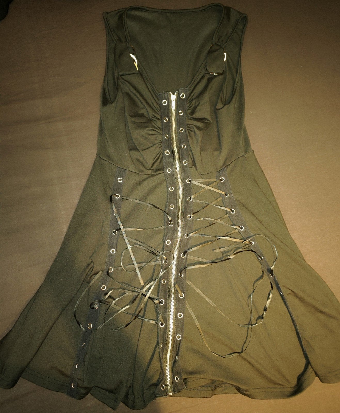 Zwart Gothic Jurkje met Rits en Veters - Maat M, Kleding | Dames, Maat 38/40 (M), Zwart, Ophalen of Verzenden, Knielengte
