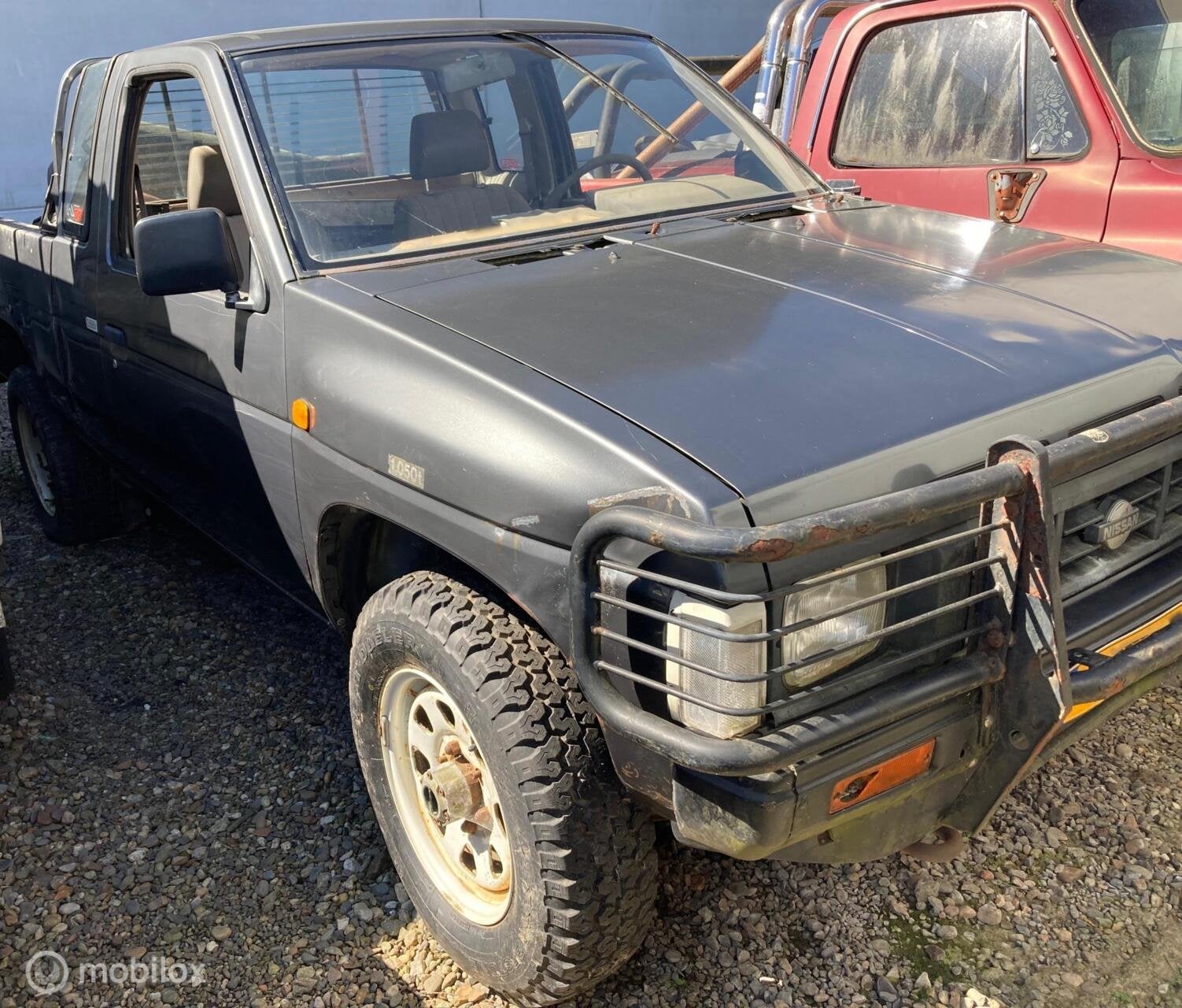 Nissan King Cab 2.4 B / LPG 4 WD HOBBYPROJEKT / ONDERDELEN, Auto's, Gebruikt, Overige modellen, 4 cilinders, 400 kg