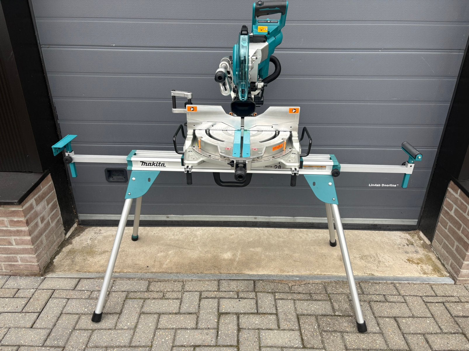Nieuwe Makita afkortzaag 260mm 2x 18v, incl standaard, Doe-het-zelf en Verbouw, Gereedschap | Zaagmachines, Ophalen, 70 mm of meer