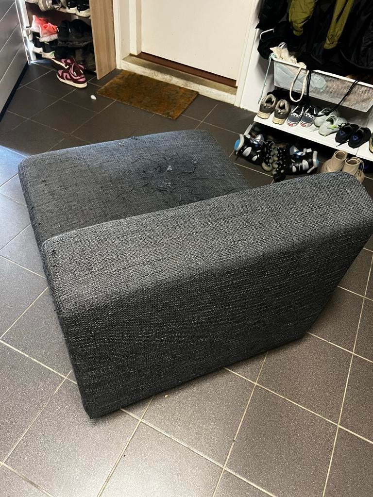 Donkergrijze stoffen stoel/hocker met gebruikssporen, Huis en Inrichting, Banken | Voetenbanken en Poefen, Ophalen, Zo goed als nieuw