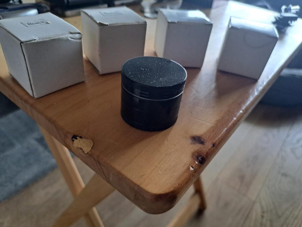 Grinder. Nieuw., Ophalen, Nieuw