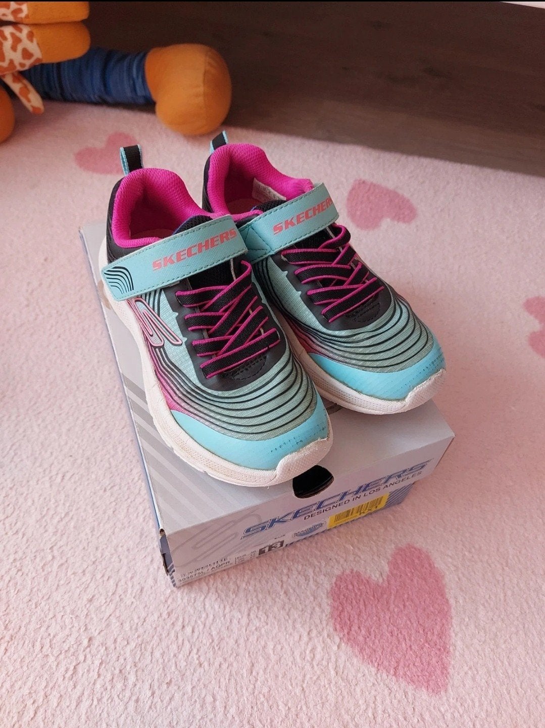 Skechers  snickers Maat 30, Zo goed als nieuw, Jongen of Meisje, Sportschoenen, Skechers