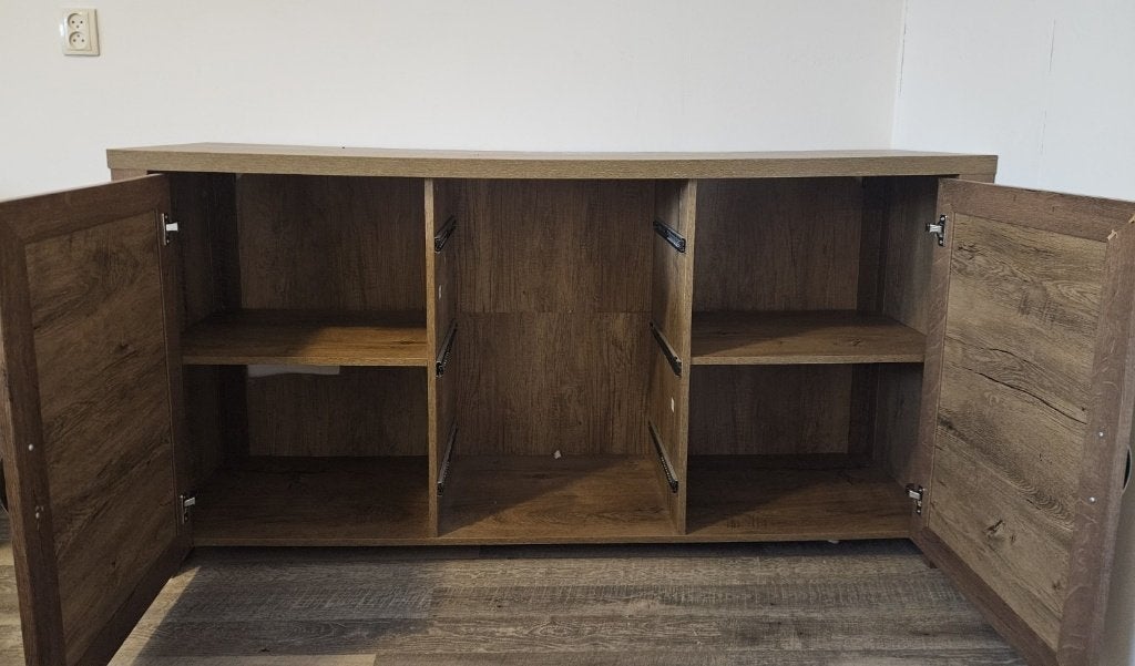 JYSK JUNGEN dressoir – donker eiken, deels gedemonteerd, Huis en Inrichting, Ophalen, Gebruikt, 150 tot 200 cm, Met lade(s)