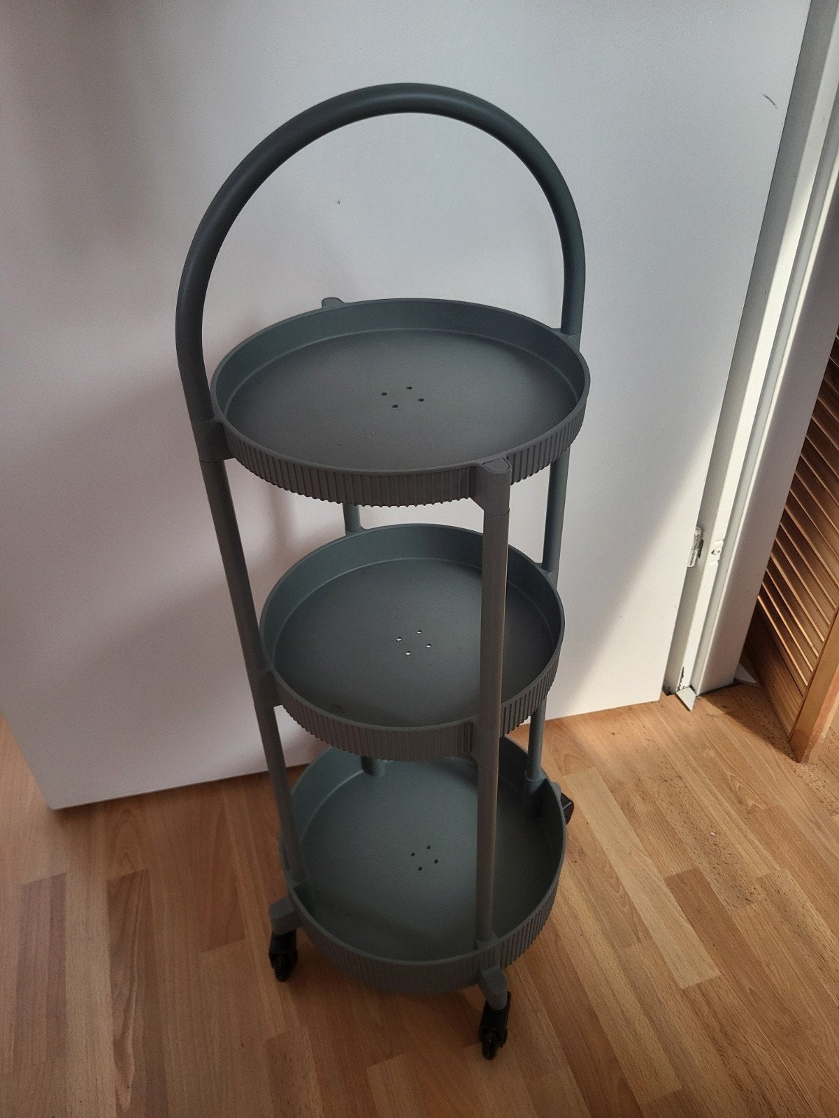 IKEA JUTTERBO Roltafel Grijsgroen 36x36 cm, Ophalen, Zo goed als nieuw