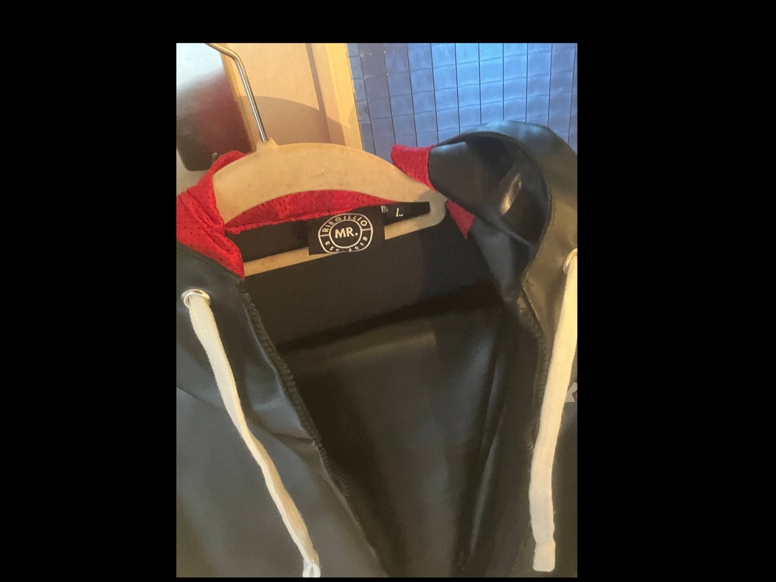 Mr. Riegillio PVC-tracksuit red stripes, nieuw. maat L, Maat 48/50 (M), Nieuw, Ophalen of Verzenden, Overige thema's