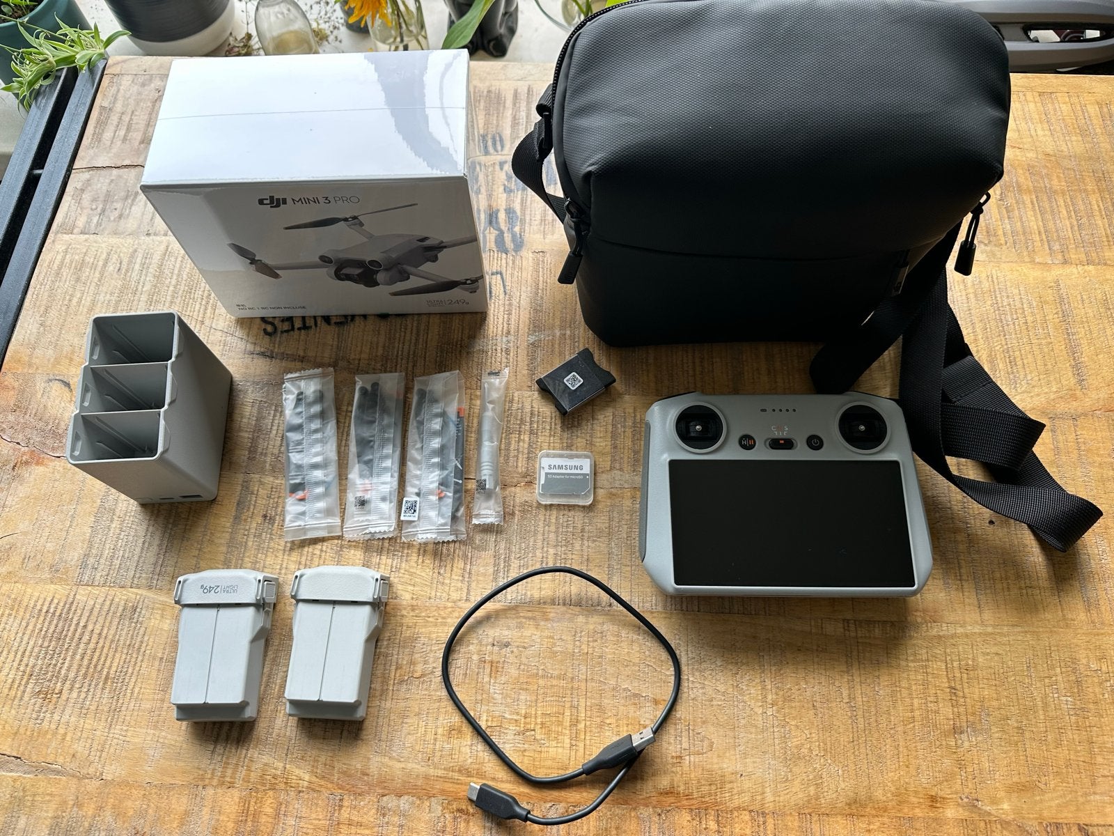 DJI Mini 3 Pro Fly More Combo - Nieuw in verpakking, Ophalen, 30 tot 45 minuten, Cameradrone, Extra accu('s)