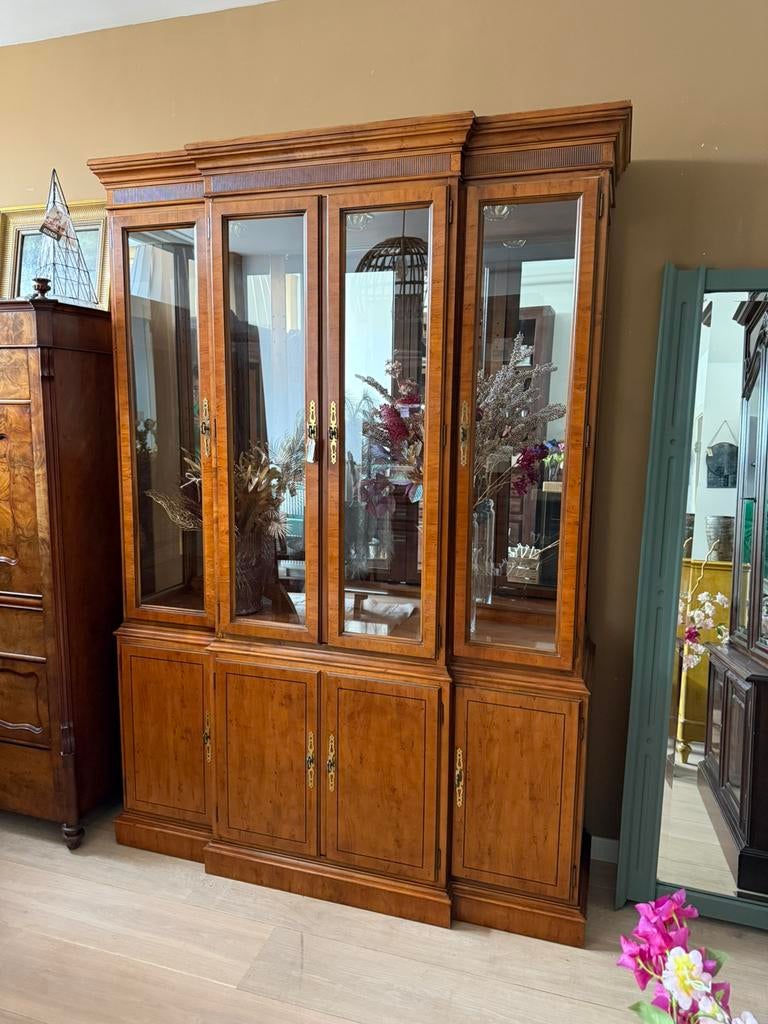Degelijke houten buffetkast – vitrinekast met opbergruimte, Ophalen, 200 cm of meer, Vlierboomstraat 579 den haag, Wouwww by Janou