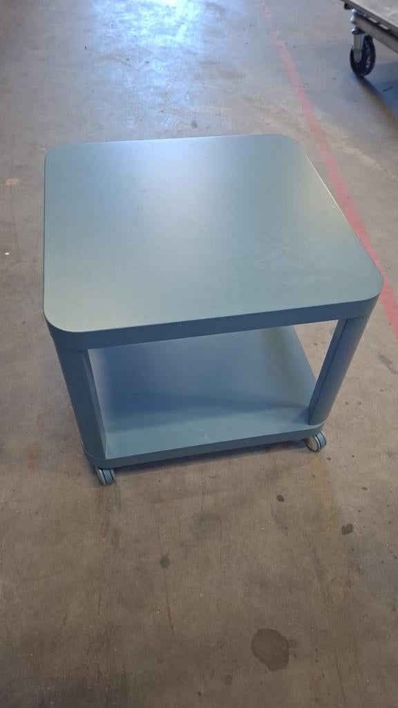 IKEA Tingby bijzettafel op wielen - Lichtblauw/Grijs, Huis en Inrichting, Gebruikt, Modern, Scandinavisch, Vierkant, 55 tot 75 cm