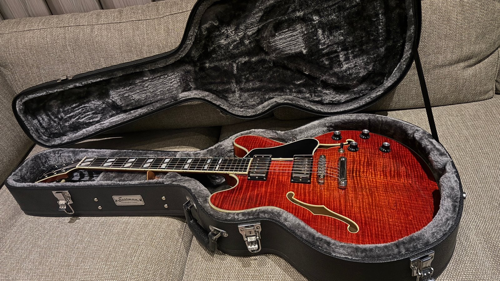 Eastman T486 Classic semi hollow - NIEUWSTAAT - ES-335 type, Muziek en Instrumenten, Ophalen, Zo goed als nieuw, Hollow body, Overige merken