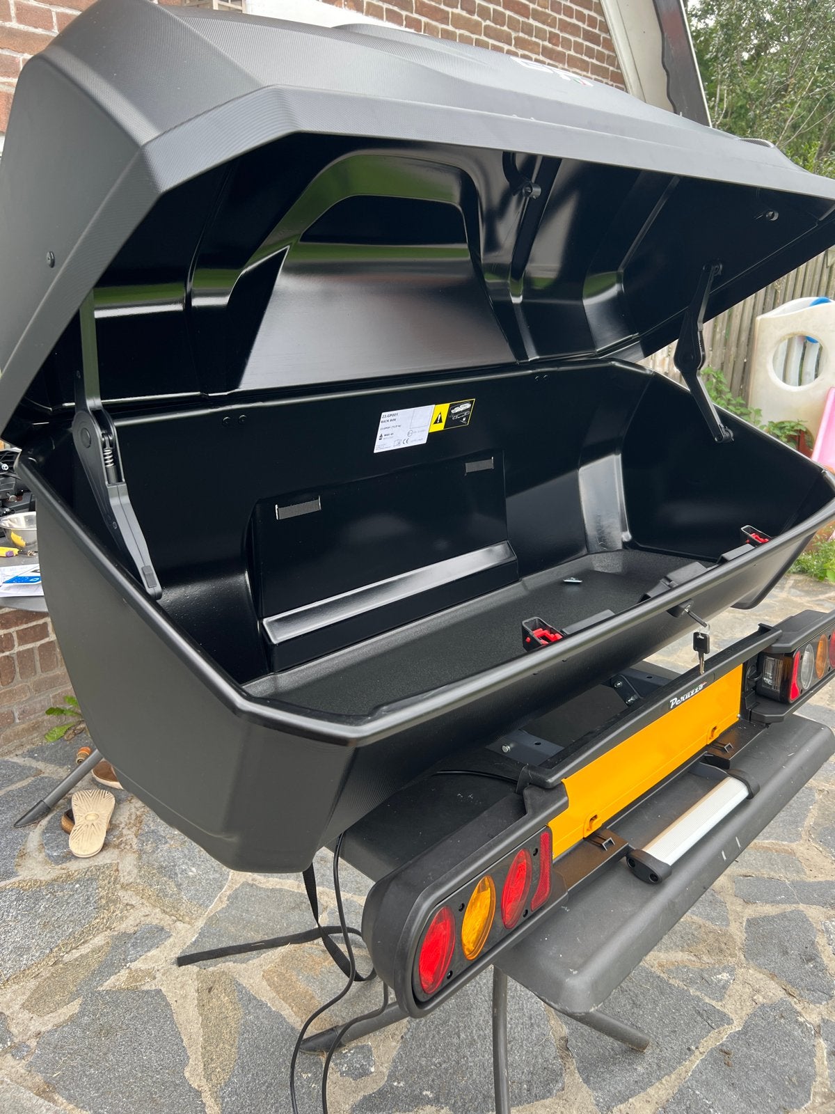 Te huur: GP bagagebox Trekhaakkoffer 340 liter, Ophalen, Zo goed als nieuw