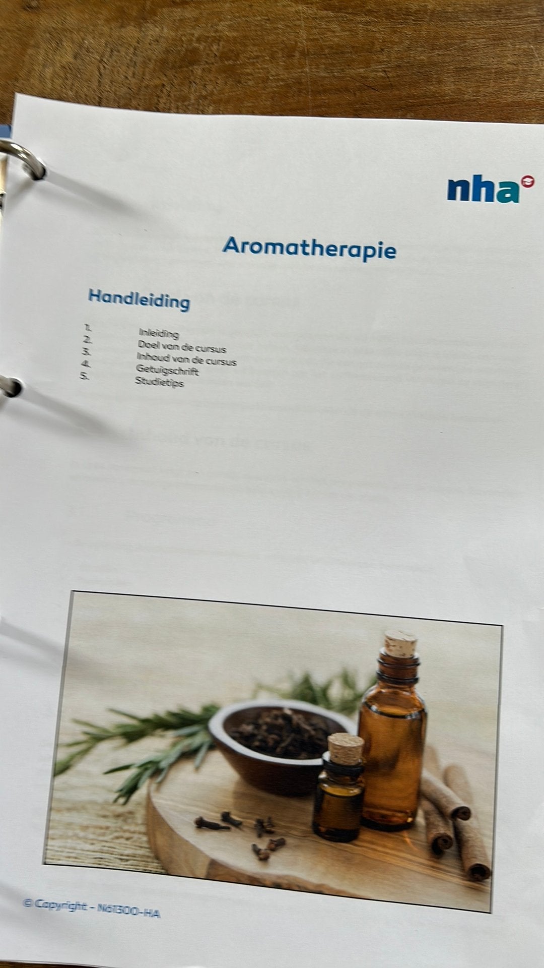 NHA cursus aromatherapie, Ophalen of Verzenden, Zo goed als nieuw, Boek
