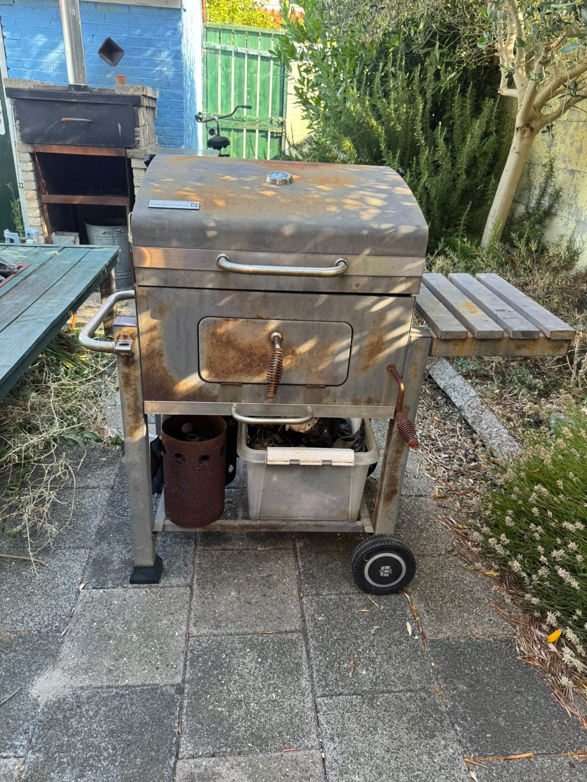 Gratis tarrington house  barbecue met benodigdheden, Tuin en Terras, Houtskoolbarbecues, Ophalen, Gebruikt