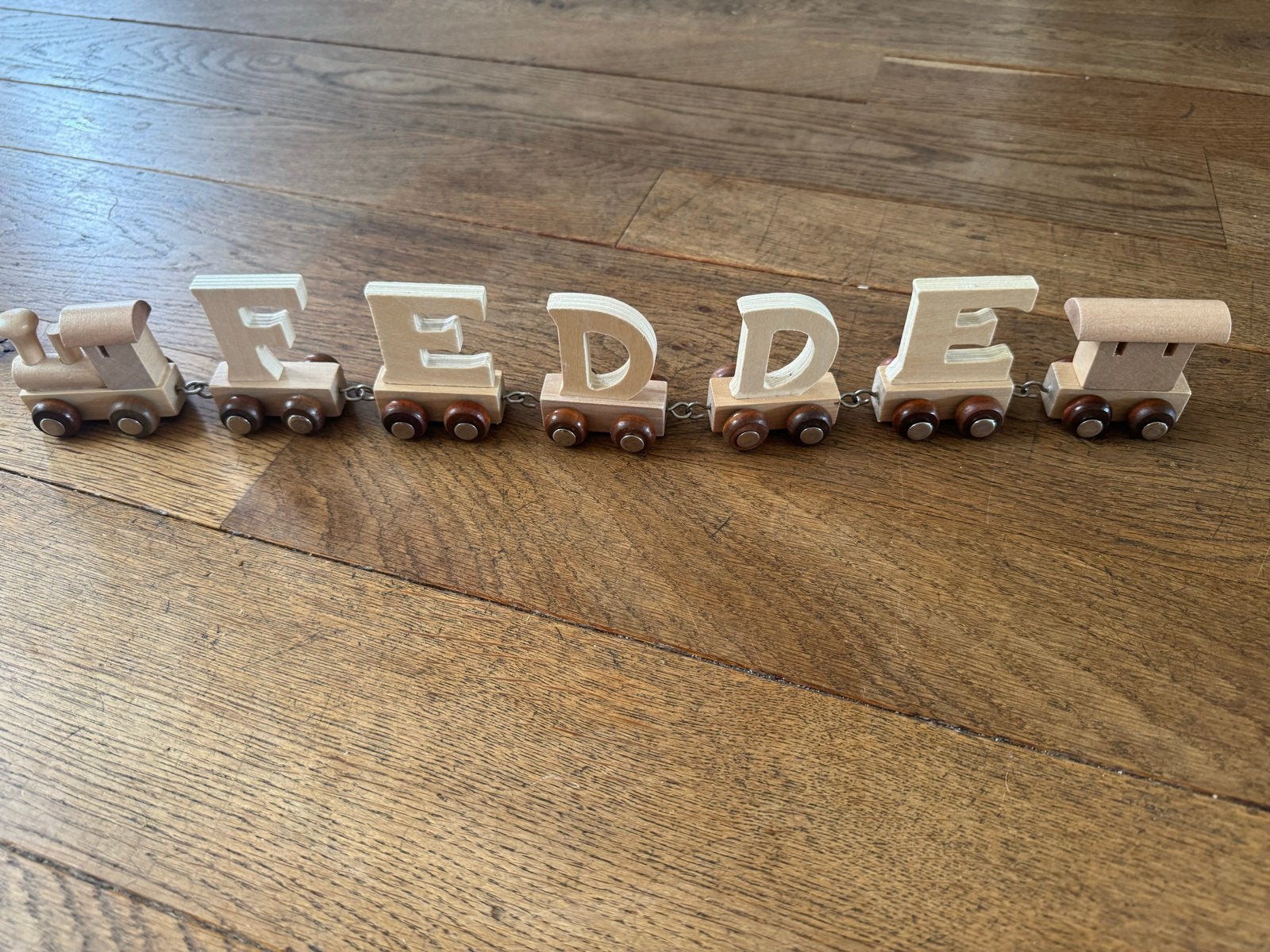 Nieuw houten trein met naam 'FEDDE' - ideaal als decoratie, Ophalen, Nieuw, Overige typen