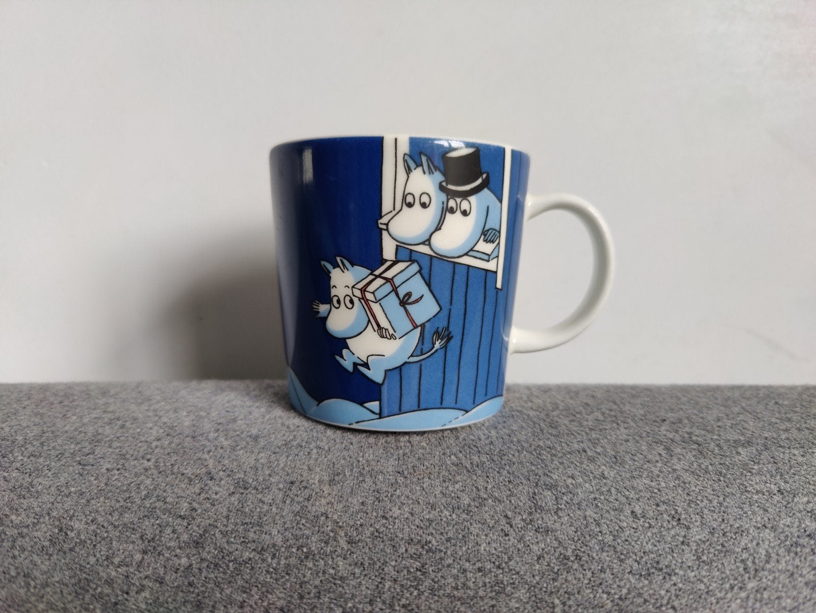 Moomin Winter Ski Mok - Arabia Finland, Keramiek, Ophalen of Verzenden, Zo goed als nieuw, Overige stijlen