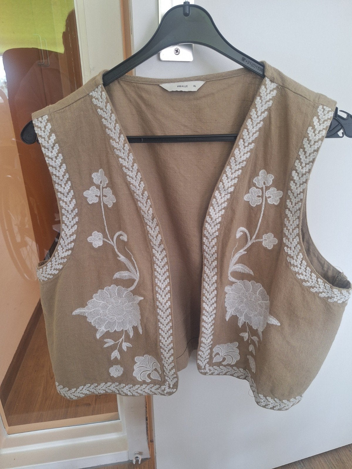 Bolero/Hesje met borduursel - Maat XL, Beige, Maat 46/48 (XL) of groter, Ophalen of Verzenden, Zo goed als nieuw