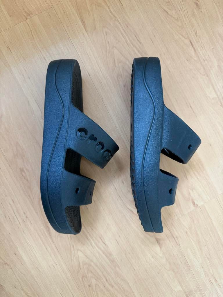 Zwarte Crocs slippers, maat W9 (39/40), Ophalen of Verzenden, Gedragen, Zwart, Slippers