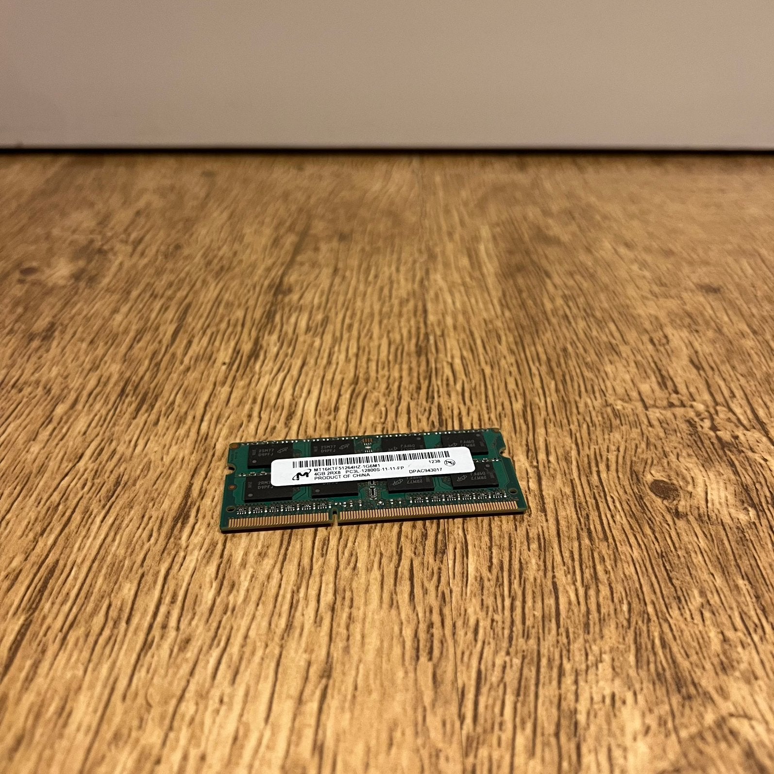 Micron 4GB DDR3L 1600MHz Laptop werkgeheugen ( 1x 4GB ), Gebruikt, DDR3, Ophalen of Verzenden, 1600 MHz