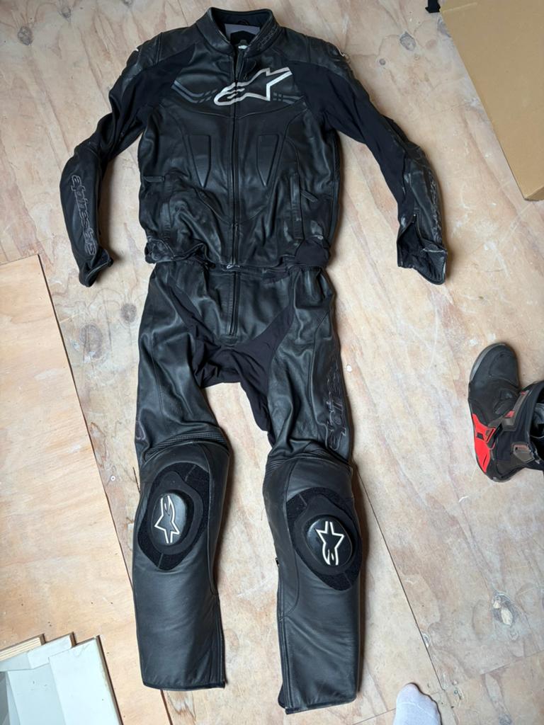 Alpinestars motorpak (leer) Maat 52, Dainese laarzen maat 43, Motoren, Kleding | Motorkleding, Ophalen of Verzenden, Tweedehands